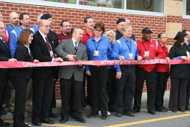 Celebrity Chef Helps Acme Celebrate Grand Re-Opening Of Pa. Store Celebrity Chef Helps Acme Celebrate Grand Re-Opening Of Pa. Store