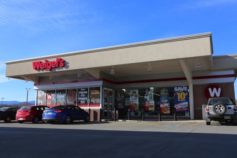 Weigel's Opens New Store Featuring Company's Latest Design In Clinton