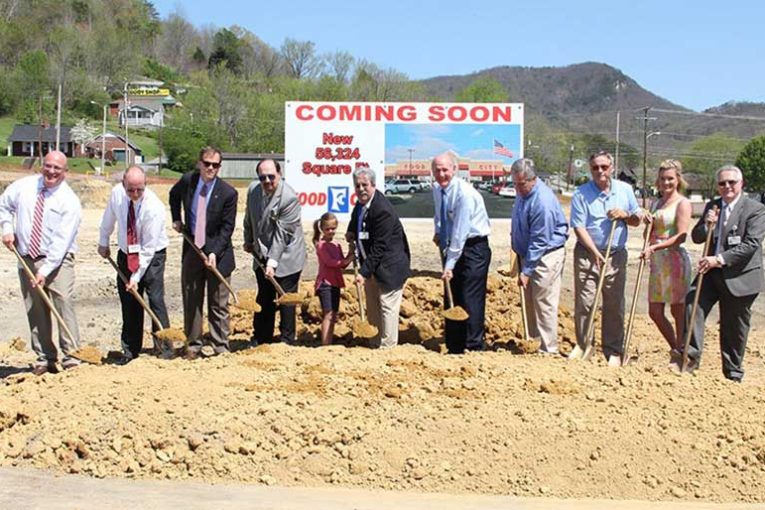 John Jones, Food City EVP and director of store operations; Brady Parvin, district manager; Stephen Spangler, director of real estate; Lou Scudere, VP of real estate, research and site development; Richard Smith, store manager; Steve Smith, president and CEO; Middlesboro Mayor Bill Kelly; Kentucky State Rep. Rick Nelson; Candice Barnett, Chamber executive, Bell County Area Chamber of Commerce; and Mickey Blazer, VP of pharmacy and fuel operations.