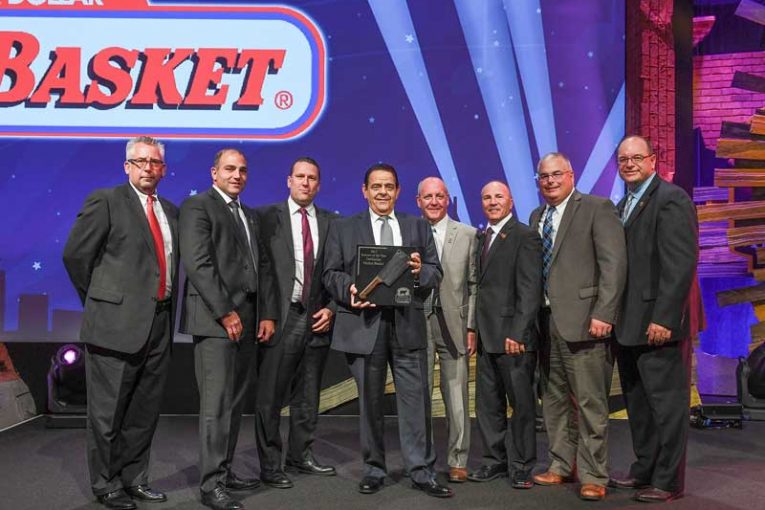 Demoulas_retailer_of_the_year