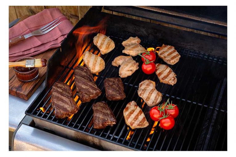 Karv meats on a grill
