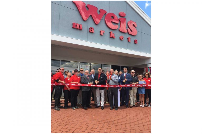 Weis Markets managers, staff members and Randolph New Jersey officials all joined together for the store's ribbon cutting.