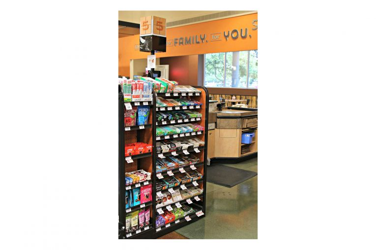 A better-for-you Raley's check stand