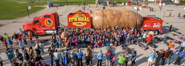  Hundreds of Riverside Elementary School students in Boise, Idaho, along with teachers, parents and the Idaho Potato Commission's mascots Spuddy Buddy and Spud Beauty, gave the truck a big and loud send off. 