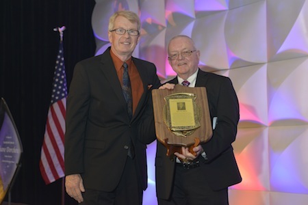 AFMA President Tim McCabe inducts Jim Nygren of Fry’s Food Stores into the Arizona Food Industry Hall of Fame.