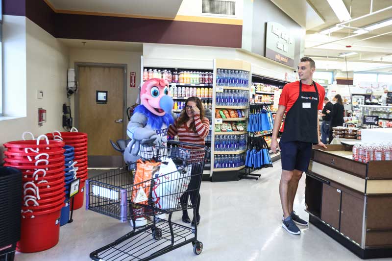 Clippers’ Newest Addition Goes Undercover At Smart & Final