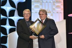 AFMA President Tim McCabe presents the Retailer of the Year award to Steve McKinney, president of Fry’s Food Stores.