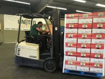Bashas’ Donates 13,000 Pounds Of Apples To Arizona Food Bank