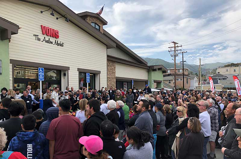 Vons Opens Replacement Store On California's Catalina Island
